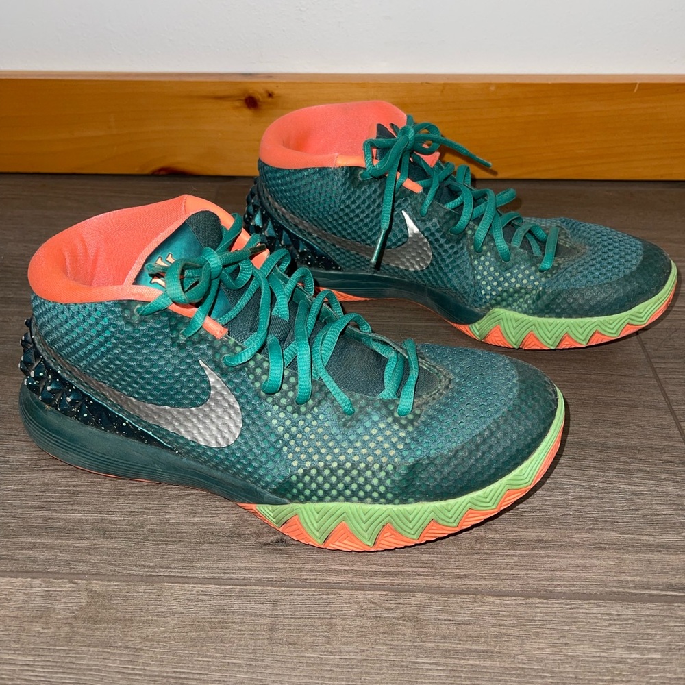 Nike Kyrie 1 Flytrap Size 9.5  Mens Green Orange Basketball Shoes 705277-313